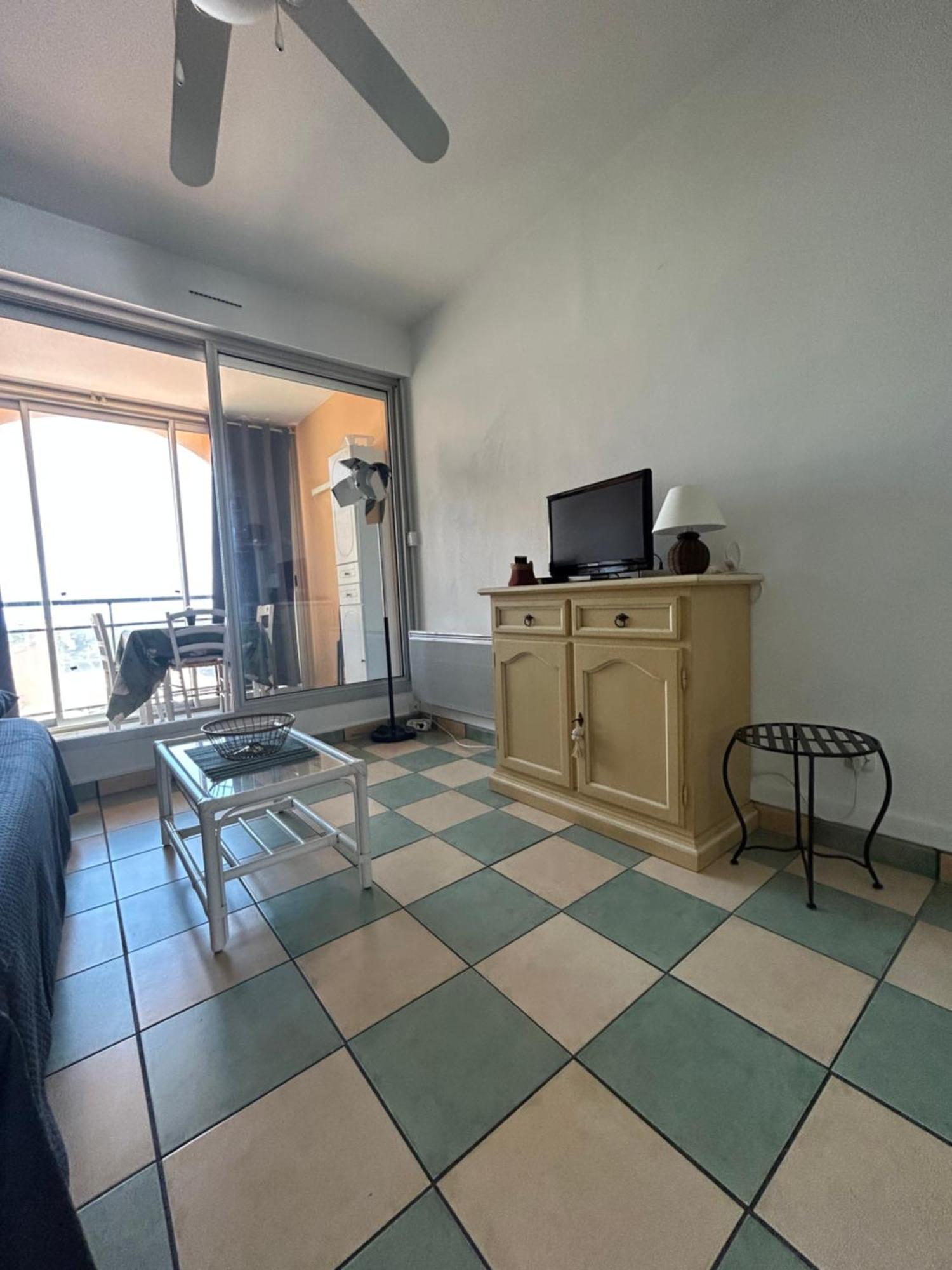 Studio Vue Mer Situe A Cote De La Plage Quartier Des Quilles Сет Екстериор снимка